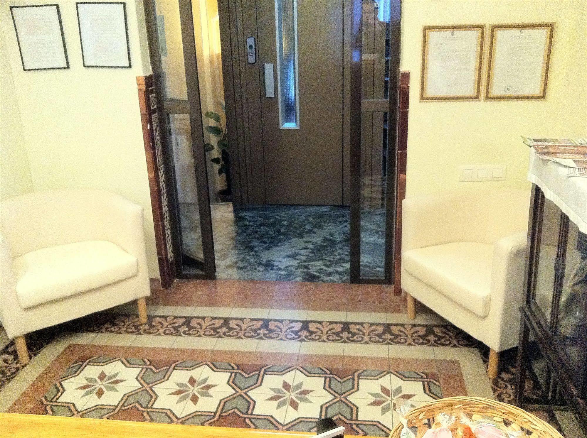 Pension Atlantida غرناطة المظهر الخارجي الصورة